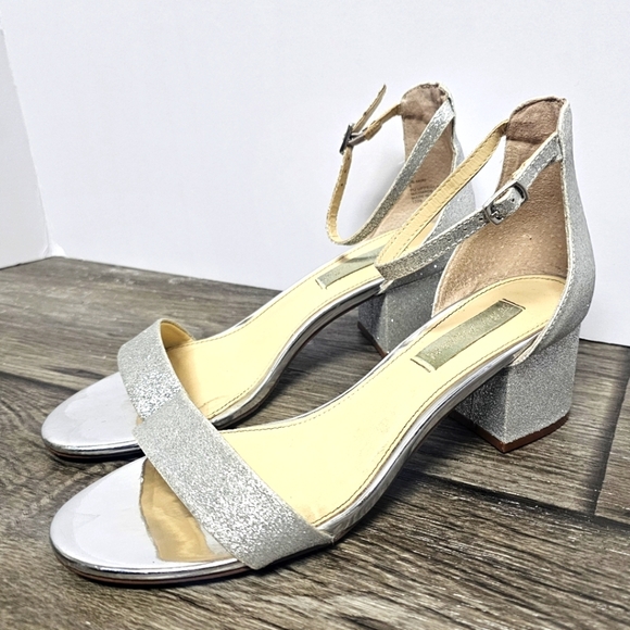 Betsey Johnson Silver Glitter Metallic Ankle Strap Block Heels Prom Wedding SZ 8 - Picture 1 of 8